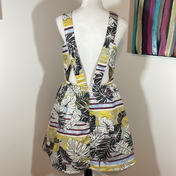 🤩3 for $30 Bundle Deal🤩
H&M metallic cutout dress - Picture 5 of 9